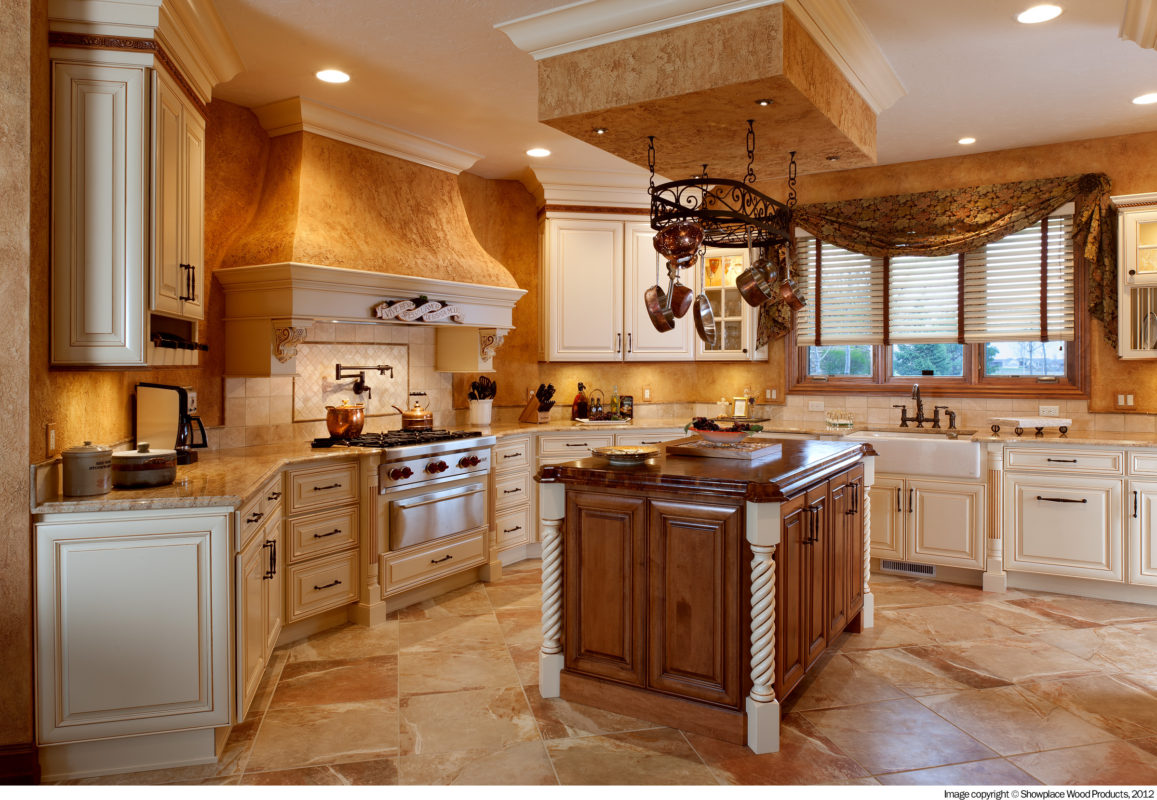 Luxurious Traditional Kitchen